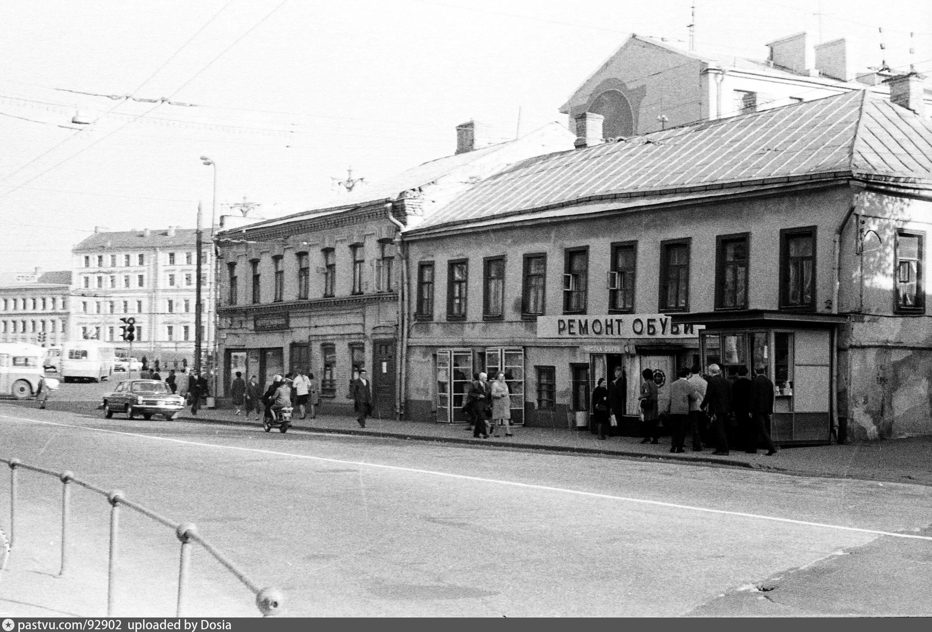 Улица нагорная казань. Улица толстого казань. Средний каретный переулок москва. Улица старая 4. Самокатная улица ретро фото.