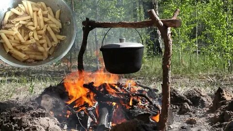 Картошка с тушенкой в казане на костре