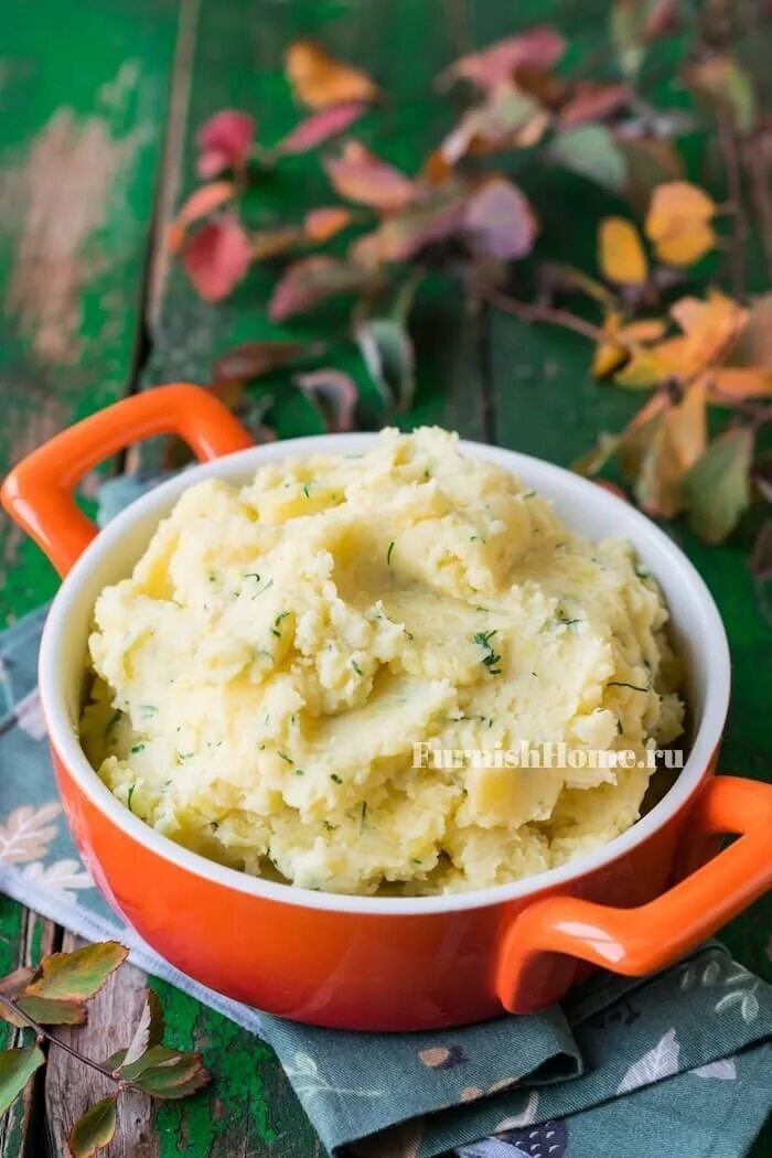 Картофель пюре с плавленным сыром. Картофельное пюре. картошка пюре с яблоками. пюре с сыром. картофельное пюре с базиликом.