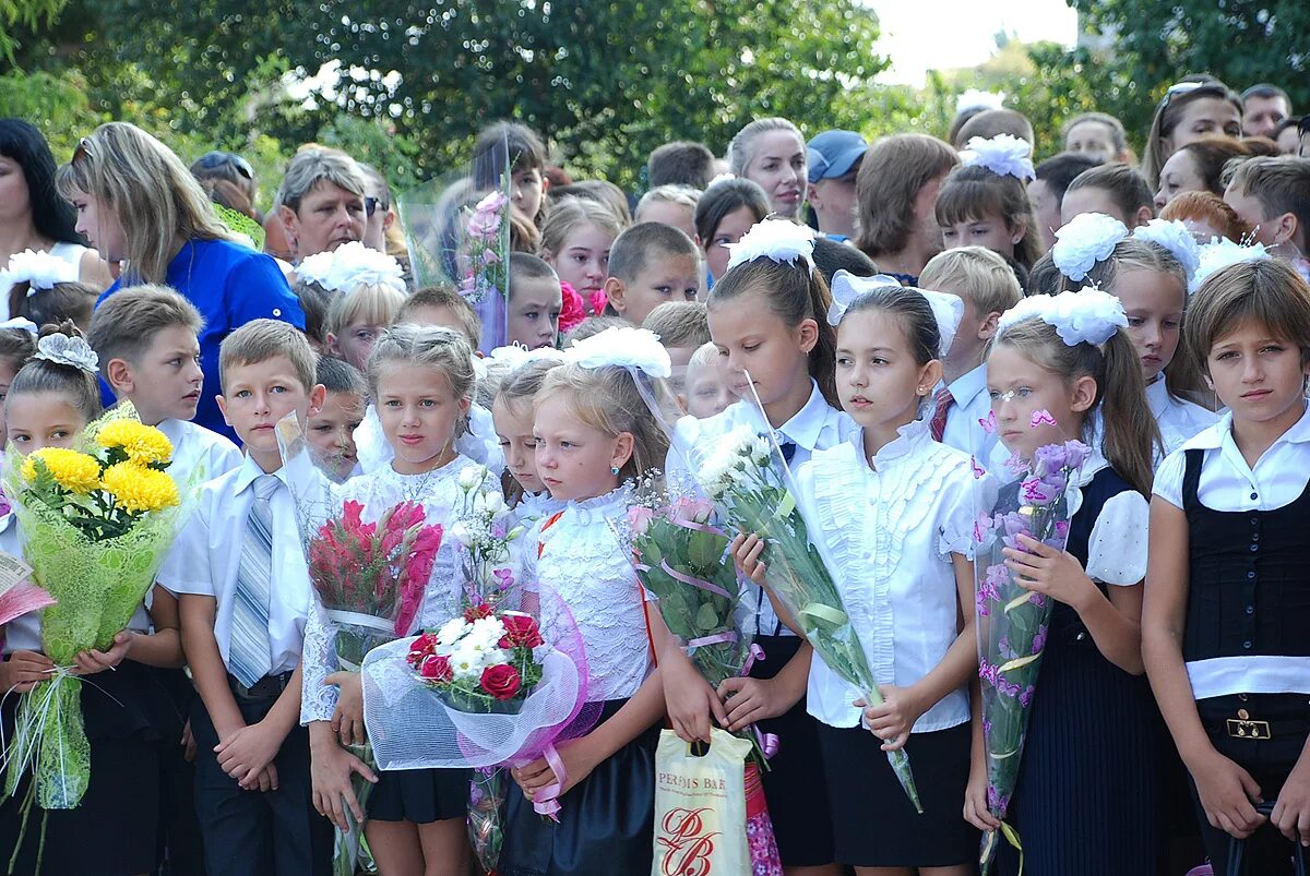 Школа 18 евпатория. 12 Школа Евпатория. 11 Школа Евпатория. Школа в Евпатории 1 школа.