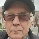 Осыпаются астры в садах стройный клен