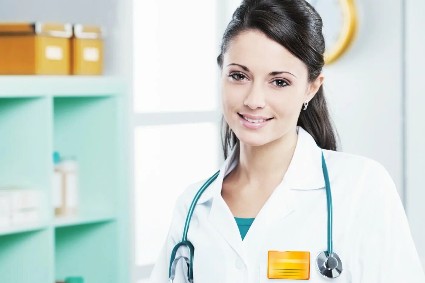 Врачи. Красивая девушка доктор. Медики на синем фоне. Красивые девушки врачи. Красивые врачи женщины.