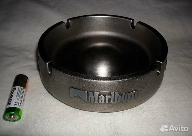 Пепельница мальборо керамическая. Пепельница мальборо. Пряжка marlboro classics. Пепельница из трубы. Фарфоровая пепельница мальборо.