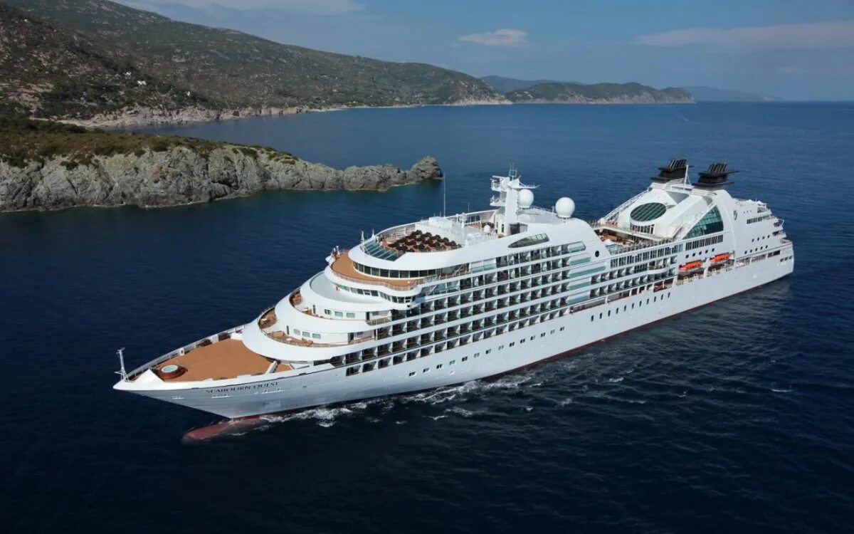 Круиз по морю на лайнере. Seabourn круизный лайнер. круизный лайнер seabourn spirit. кругосветка на круизном лайнере. кругосветный круиз seabourn extraordinary horizons.