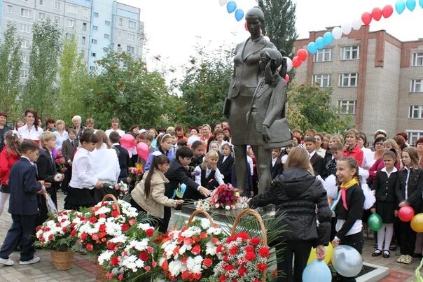 Школы г стерлитамак. Памятник первому учителю в Стерлитамаке. 31 Школа Стерлитамак. Памятник первому учителю Уфа. 32 Школа Стерлитамак.