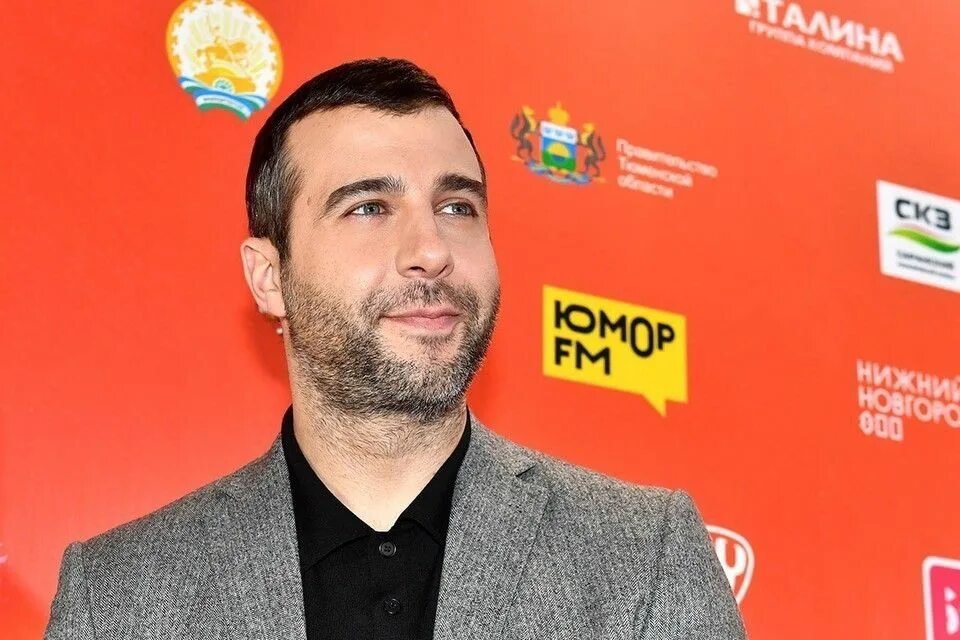 Как сейчас выглядит иван ургант Иван Ургант сделал странный выбор и назвал группу, с которой споет в Турции KP.R