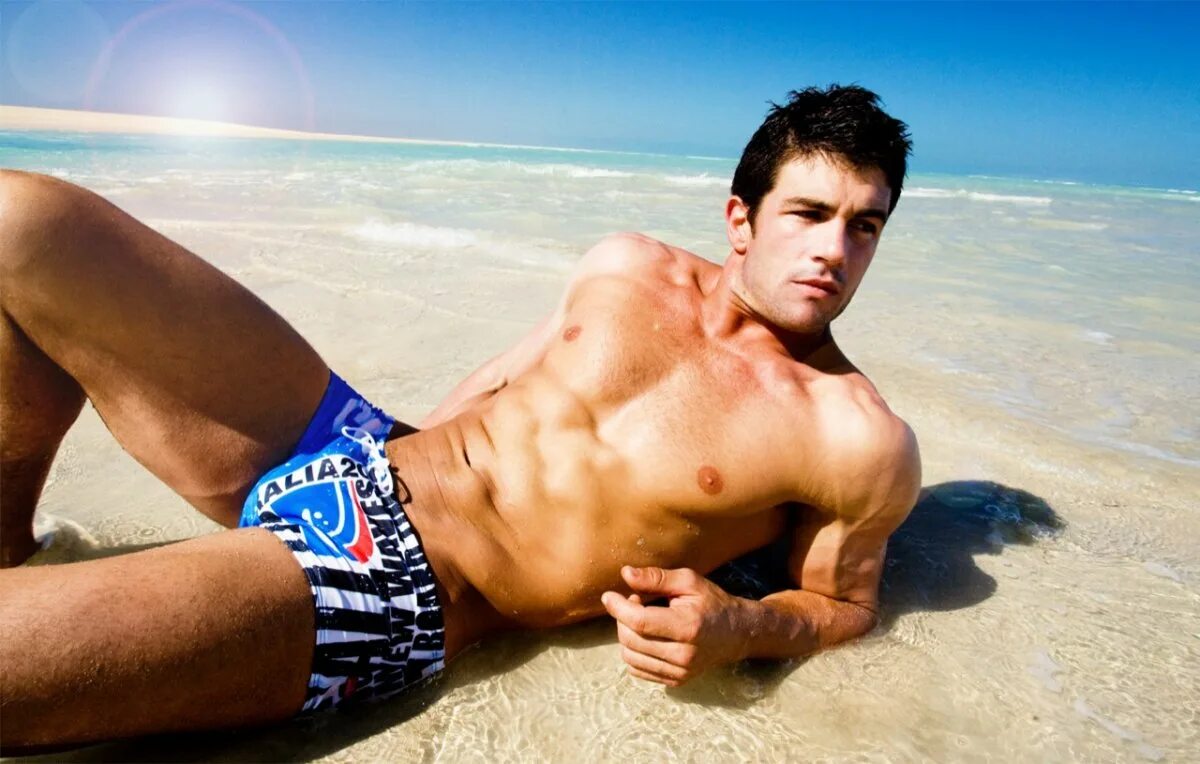 AUSSIEBUM Sean Ashby. Мужчина на пляже. Красивые мужики. Красивые парни на пляже. Гол пляж муж