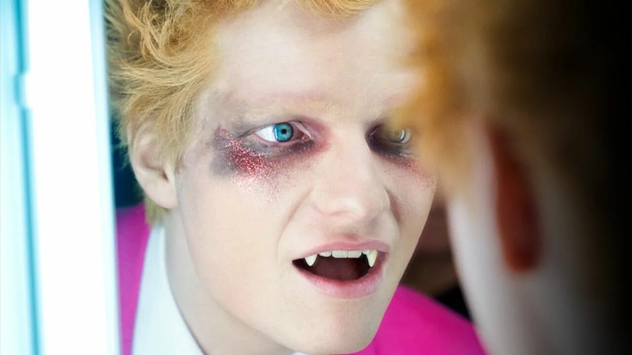 Эд ширан бэд хэбитс. Клип ed sheeran bad. Бат хабитс эд ширан. Эд ширан бэд хэбитс. Эд ширан джокер.