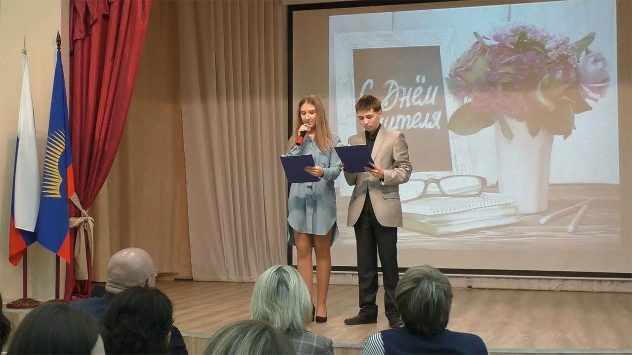 Школа 14 апатиты. Апатиты школа 7 директор. Школа 10 Апатиты. 15 Школа Апатиты. С днем учителя.