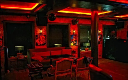 Киса бар рочдельская. Баре the kisa bar. Kisa bar москва. Киса бар. Бар демонов.