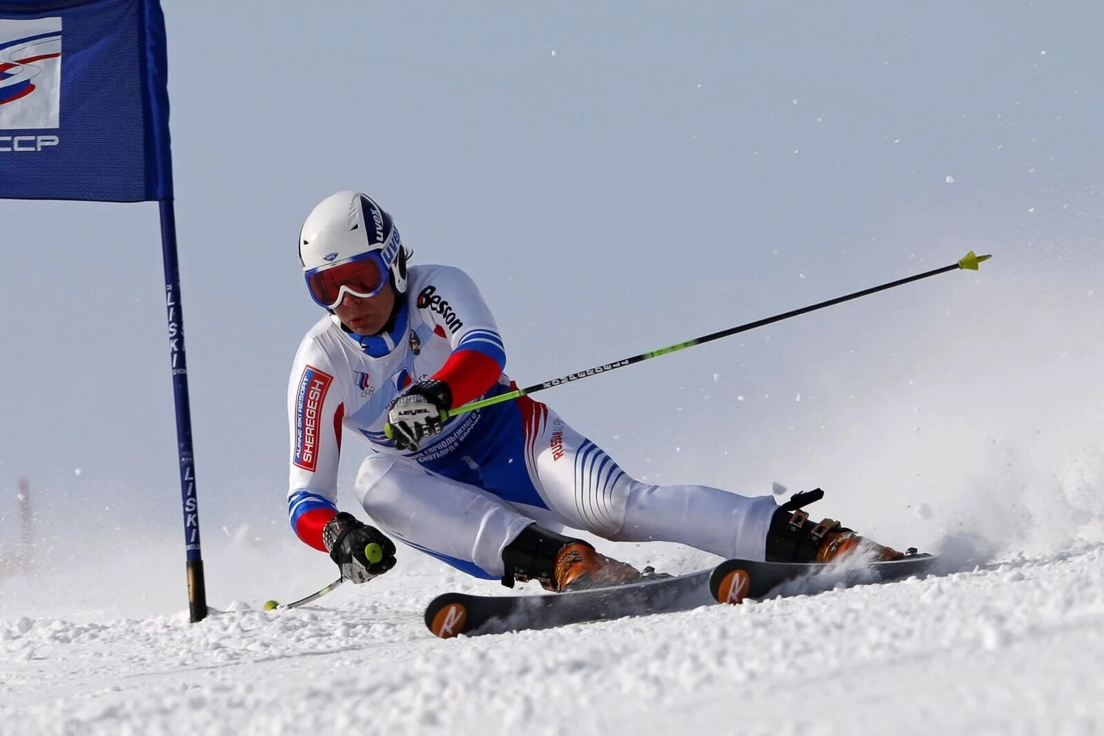 Современный лыжный спорт лыжного спорта. Горнолыжный спорт. Горные лыжи спорт. Горнолыжный спорт соревнования.