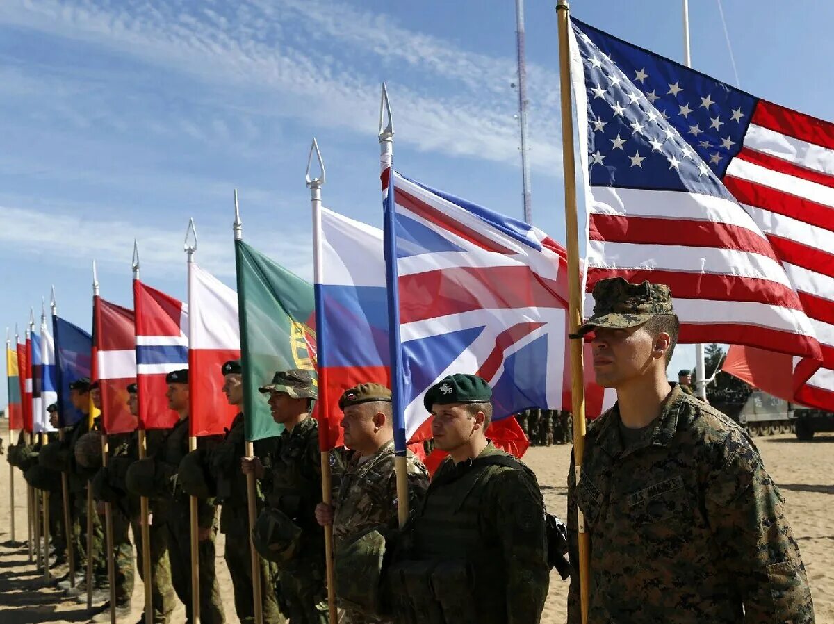 Страны нато поддержали. Вс НАТО. Военный Альянс НАТО. Военные учения США. США НАТО.