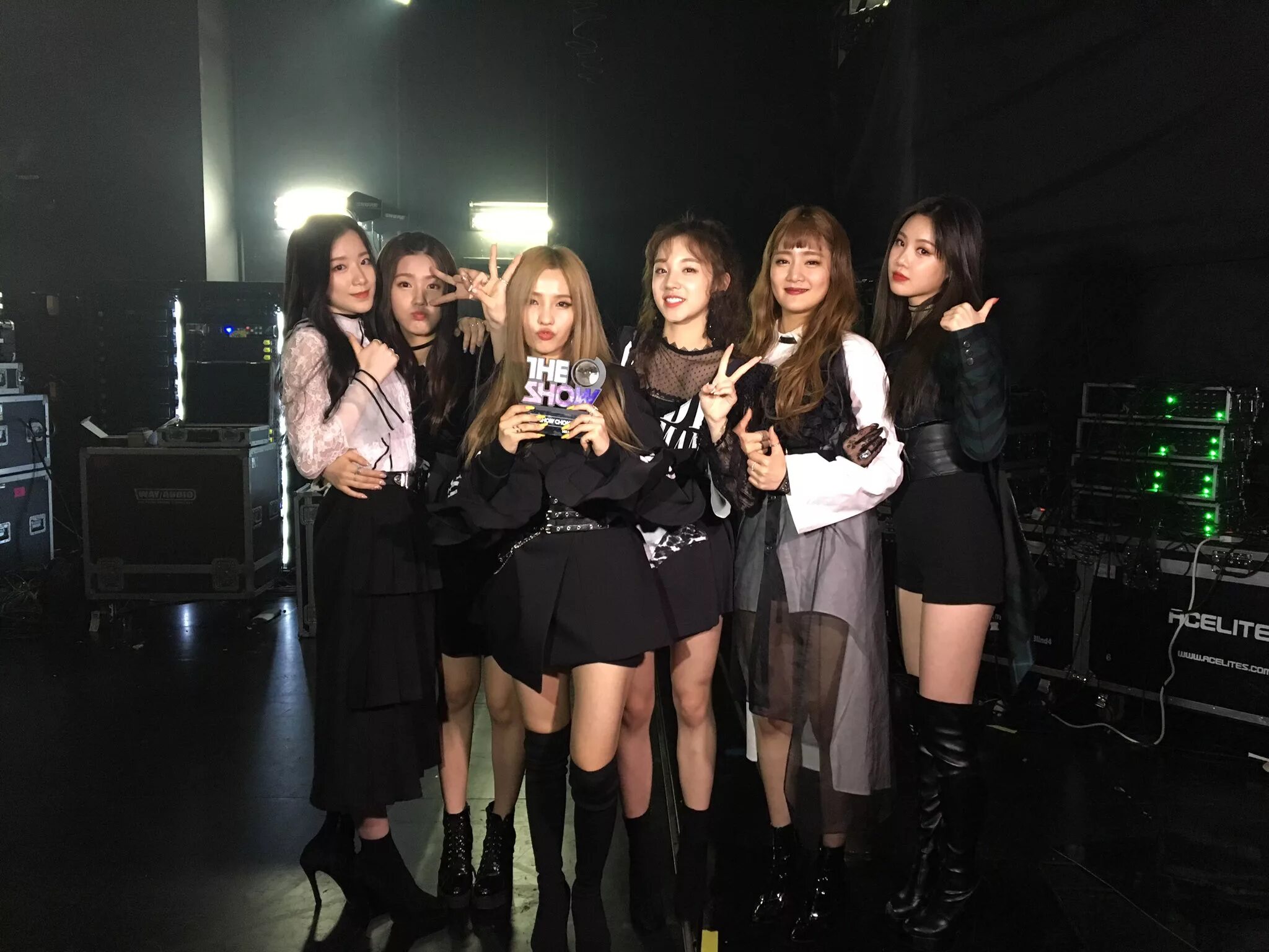 Dle latata. Латата g idle. группа g idle участницы. (여자)아이들((g)i-dle). юйцы g idle.