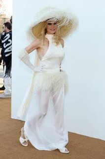 Тина Кунаки и Венсан Кассель, Ирина Шейк, Памела Андерсон посетили показ Jacquem