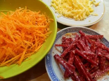 Салат из моркови и колбасного