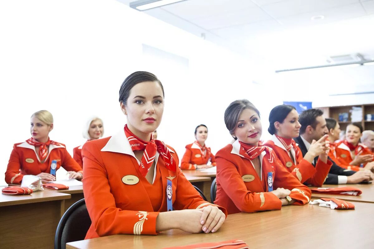 Стюард и стюардесса. Ирина черникова аэрофлот бортпроводник. Стюардессы. Школа бортпроводников аэрофлот. Стюардессы.