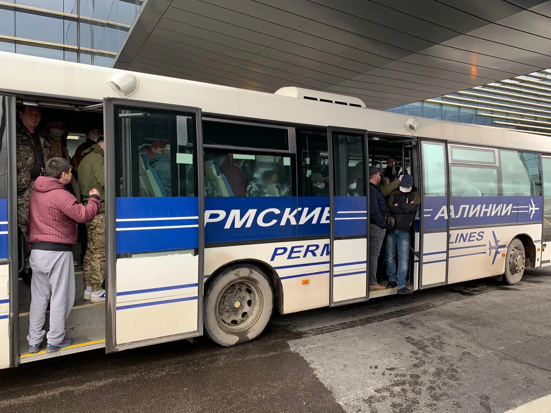 Автобус до аэропорта пермь. Автобус "аэропорт". Московский автобус. Автобусы Пермь. Автобус Москва.