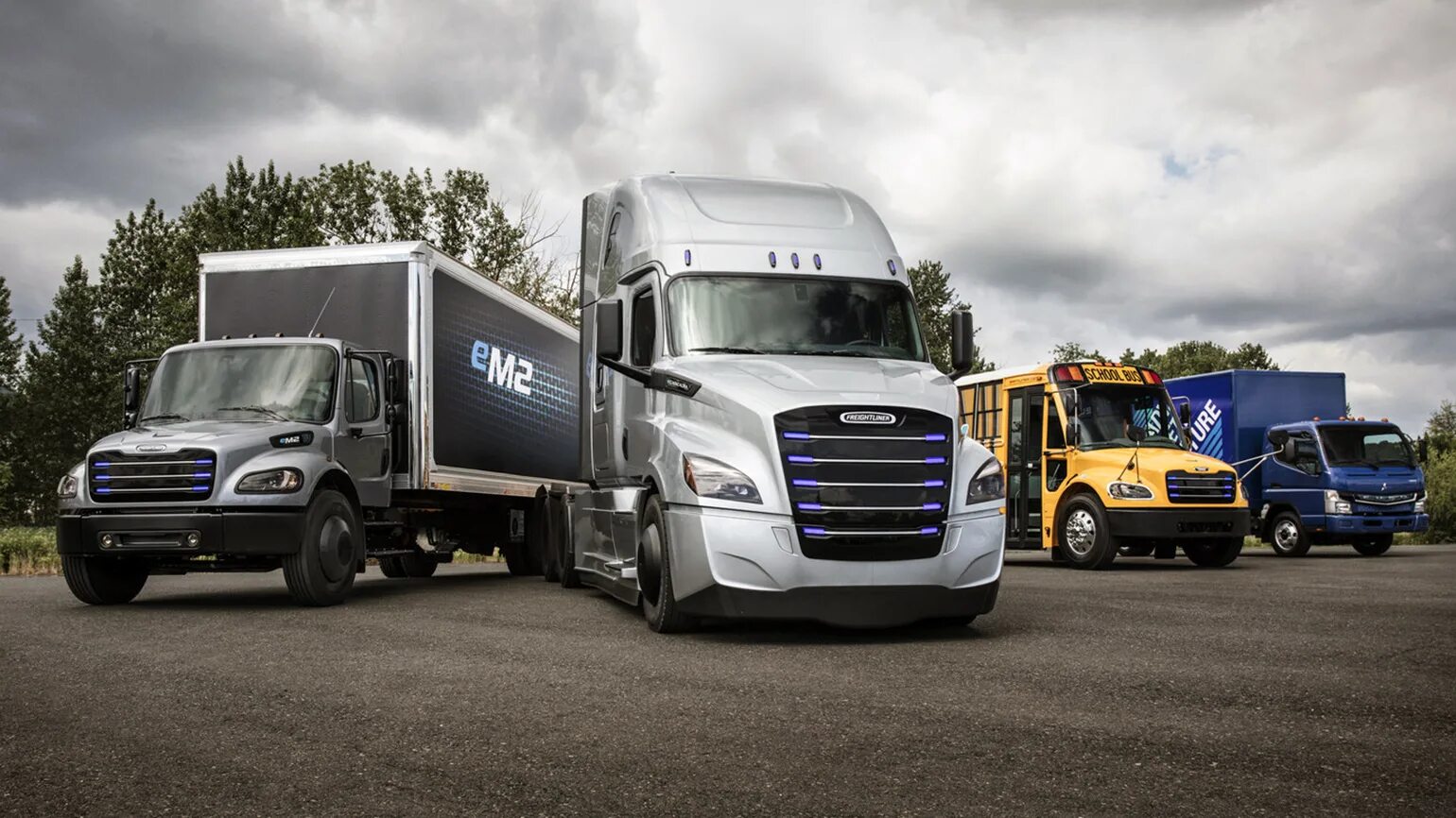 Трак фредлайнер. Автопарк грузовиков. Грузовые разных. Грузовой кенворт t660 aerodynamic. Freightliner 50.