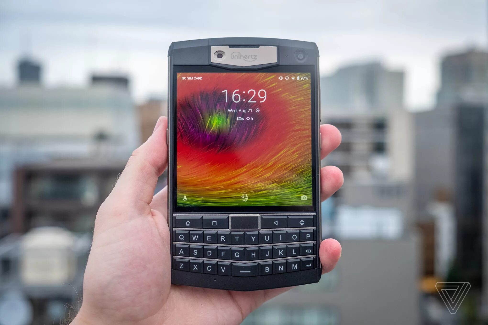 Unihertz tank global. Unihertz Titan. BLACKBERRY Titan. Противоударный смартфон блэкберри. Unihertz QWERTY.