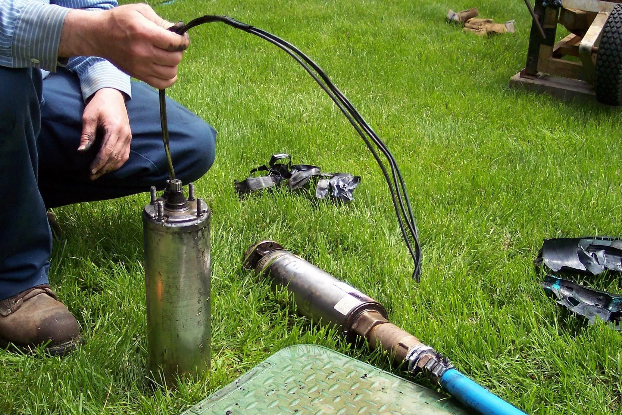 Ловушка для скважинного насоса. Ловушка для насоса в скважине. Ловушка для глубинного насоса. Вытащить насос из скважины. Приспособление для извлечения глубинного насоса из скважины.