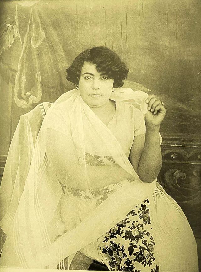 Красавица начала 20 века. Иранские женщины 19 века. Иранские красавицы 20 века. Старые фото иранских женщин. Персидские женщины прошлого.