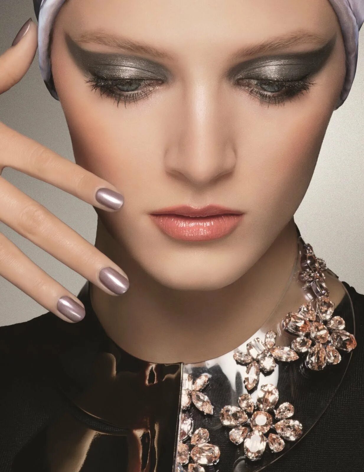 Визажист dior. Dior макияж. Макияж диор. Dior макияж. Макияж кристиан диор.