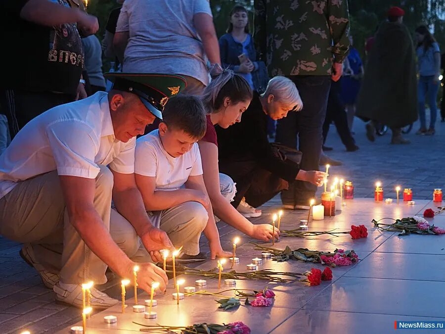 Свеча памяти песни. Свеча памяти. Акция свеча памяти. День скорби свеча. Свеча памяти и скорби.