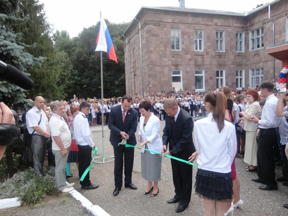 Сайт школ железноводска. 4 Школа Железноводск. Поселок Иноземцево Железноводск школа 5. Лицей 2 Железноводск. СОШ 10 Г Железноводска.