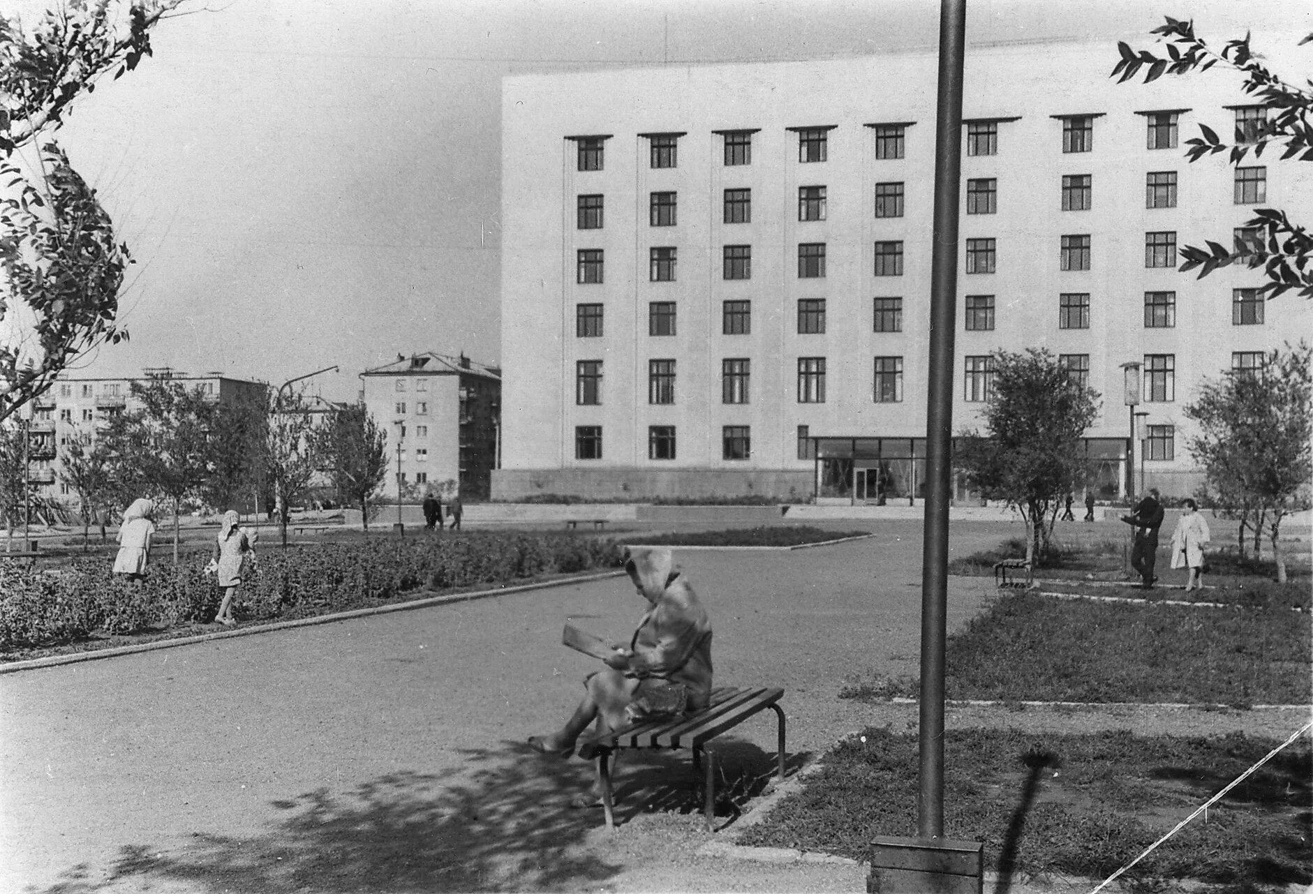 Караганда старые фото. Караганда ссср. Карагандинский педагогический институт. Караганда 2000. Караганда 80-х годов.