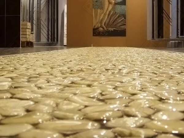 Наливные полы технология. Светодиодный экран на полу. Установка плинтусов на ламинат. Видео на пол. Экран на полу.