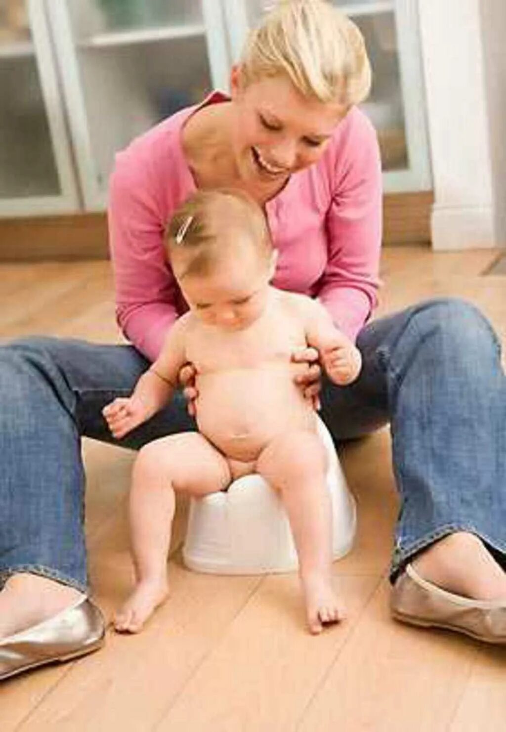 мать села на дочь. высаживание ребенка на природе. мама села на. мемы про логику. спорт дети.