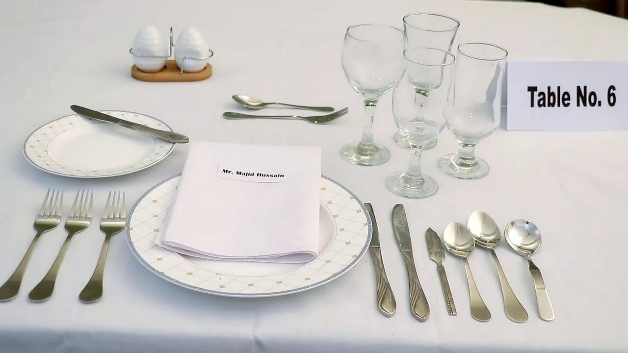 From the table. Table manners. etiquette at the table. table presentation. france table manner.