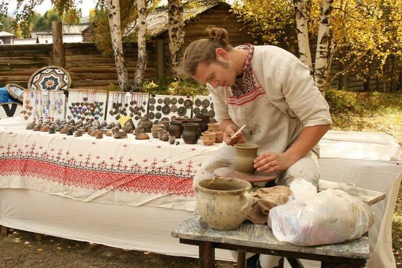 Ремесленный промысел. Этнографический музей Сибири "Тальцы". Гончары на Ярмарке. Гончарное ремесло. Мастер народных художественных промыслов.