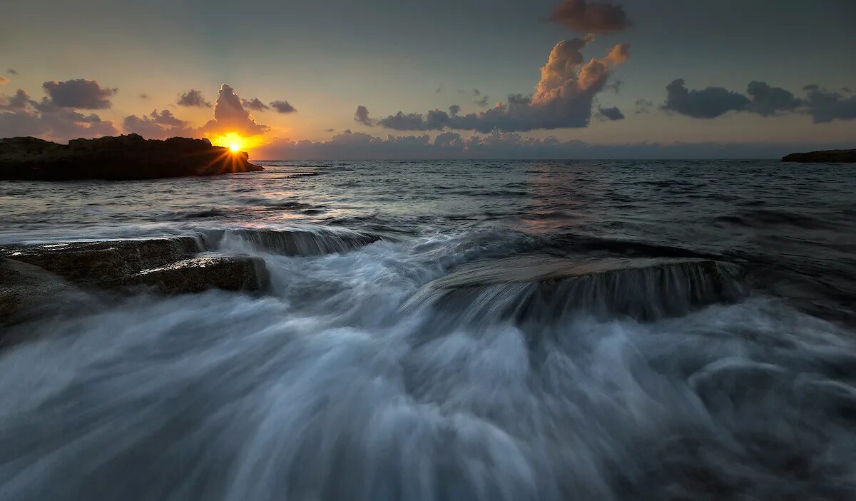 Море волны шум прибоя. Шум прибоя. Звук морского прибоя. Шум морского прибоя. Шум прибоя.