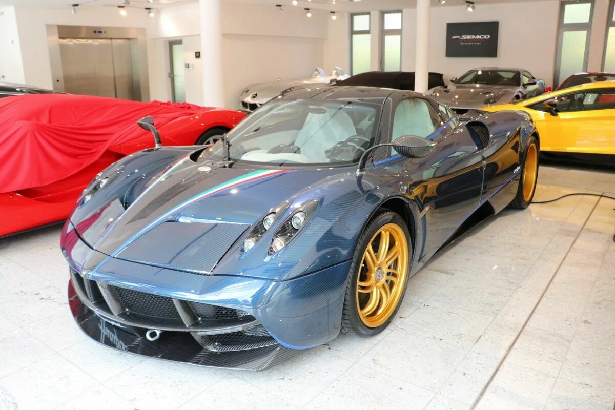 Машина за 3 миллиона рублей. Pagani Huayra. Автомобиль за 25 миллионов рублей. Машина за 25 миллионов. Машина за 20 миллионов.