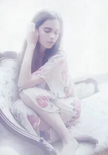 Мечтательница в весеннем будуаре