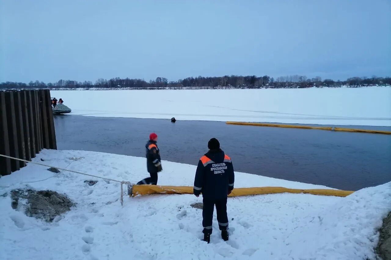 Обстановка на волге. Боновые заграждения. Разлив Волги. Разлив нефти на Волге. Ламор боновые заграждения.