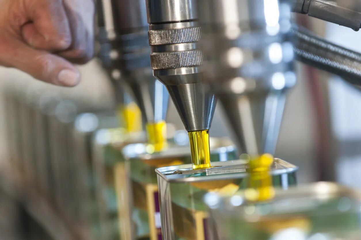 Edible Oil processing. Oil Country Manufacturing. Oil processing