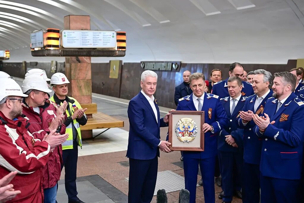 Метро кантемировская вестибюль. Царицыно кантемировская метро. Станция метро кантемировская. Кантемировская царицыно. Станция метро кантемировская.