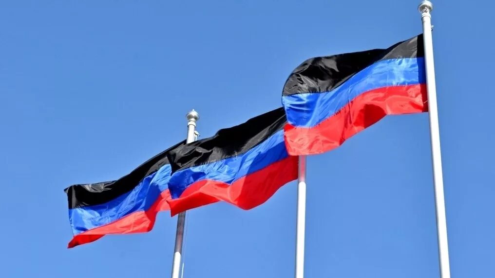 Флаг ДНР. Флаг Донецкой народной Республики. Флаг ДНР фото. Флаг России и Украины.