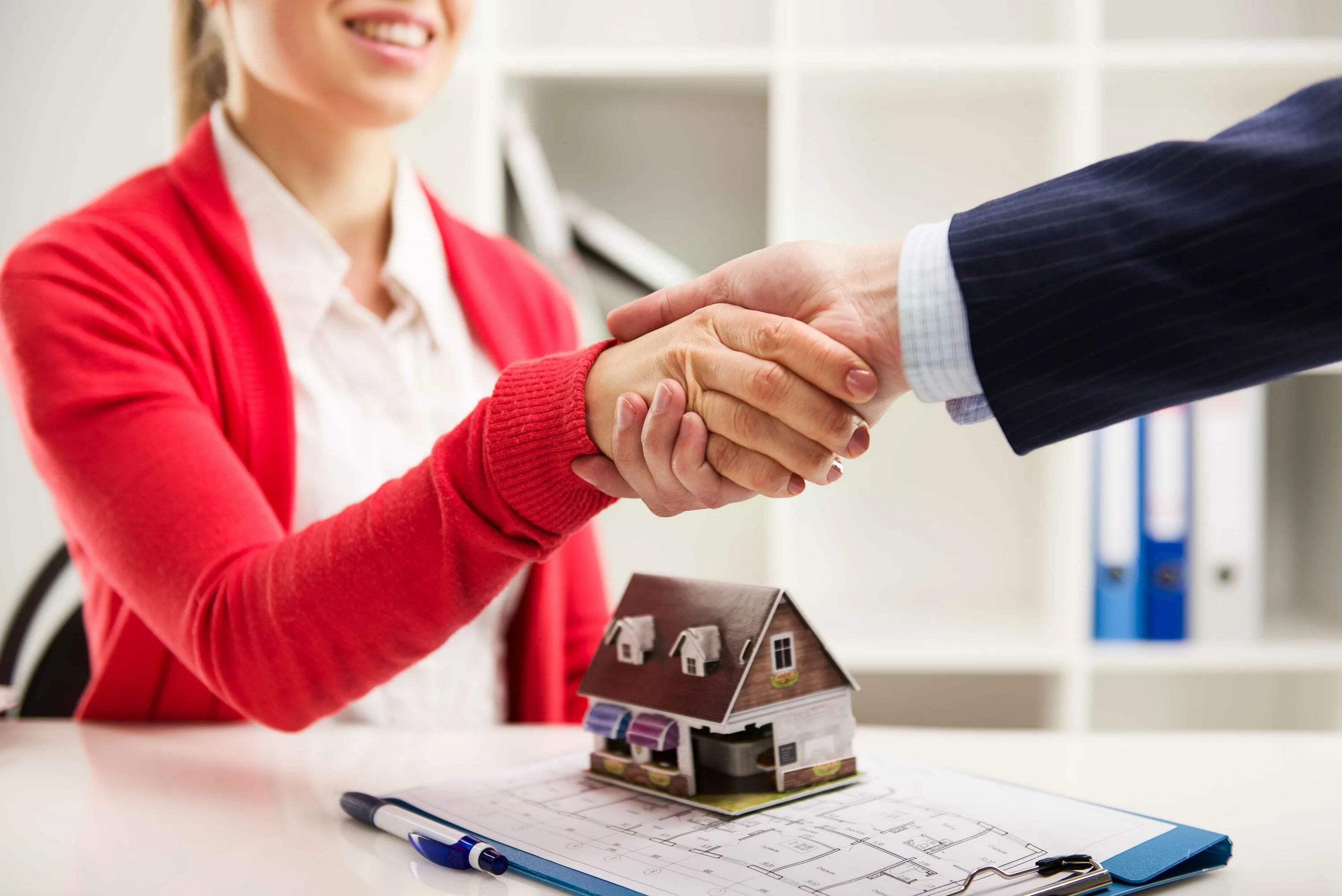 Иншуренс. Ипотека баннер. Инвестор в недвижимость. Mortgage lenders. Dvirts mortgage.