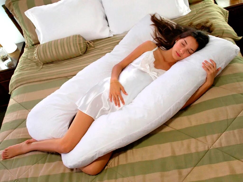 Беременность бессонница что делать. Подушка сон. Подушка для беременных. Поза для сна подушка. Правильная подушка для беременных.