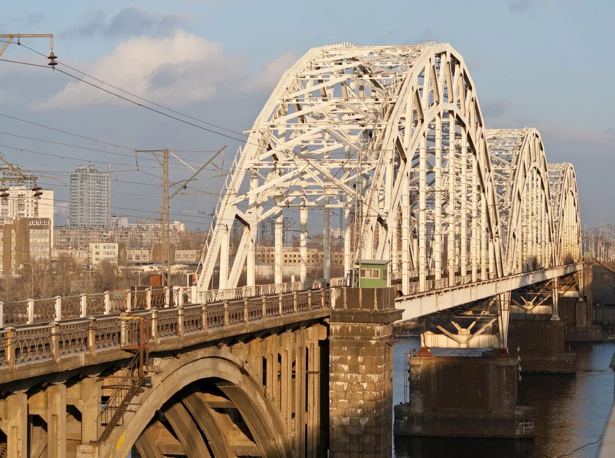 Дарницкий мост в Киеве. Дарницкий железнодорожно-автомобильный мост. Дарницкий мост (Киев) мосты Киева. Дарницкий Железнодорожный мост через Днепр в Киеве. Мосты и железная дорога на украине