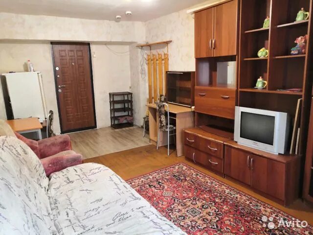 Сдается комната. Фото комнаты в общежитии 18 кв.м без мебели. Дизайн комнаты в семейном общежитии 18 кв.м. Комнаты на сдачу Болгария. Снять комнату в общежитие в дзержинском