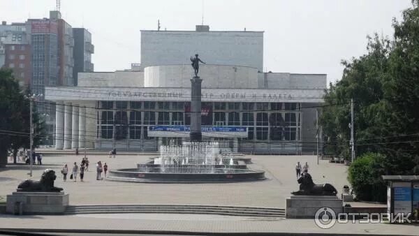Театральная площадь в красноярске