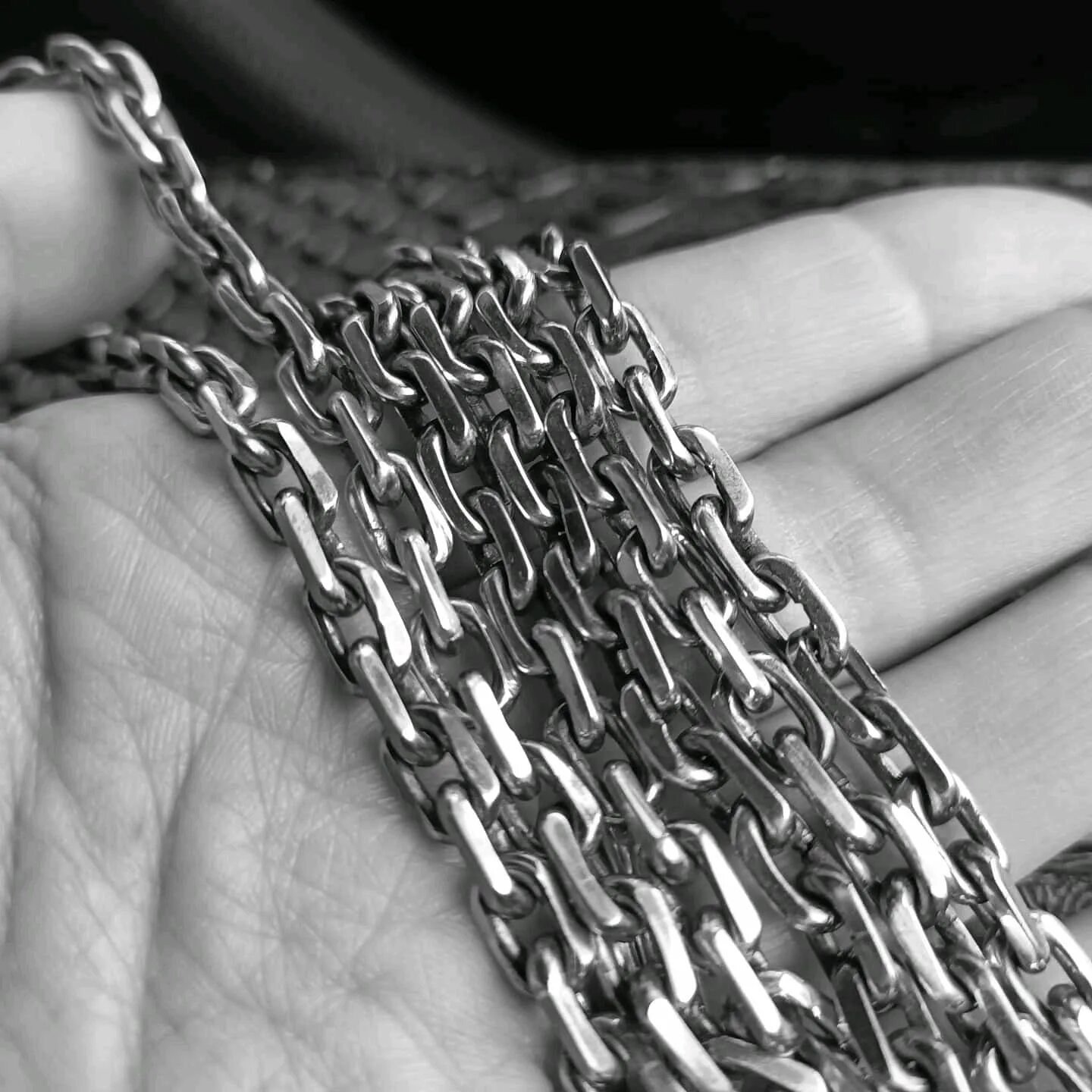 Якорная цепь мужская серебро. Браслет якорное плетение женский серебро. Якорная граненая серебряная цепь. Якорная цепь мужская серебро. Якорная серебряная цепь мужская.
