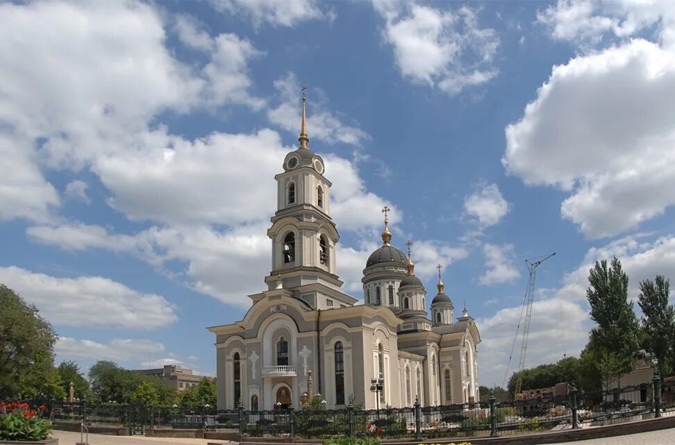 Собор святого георгия макеевка. Храм покрова пресвятой богородицы (донецк). Спасо-преображенский кафедральный собор (донецк). Храмы донецка днр. Спасо-преображенский кафедральный собор (донецк).