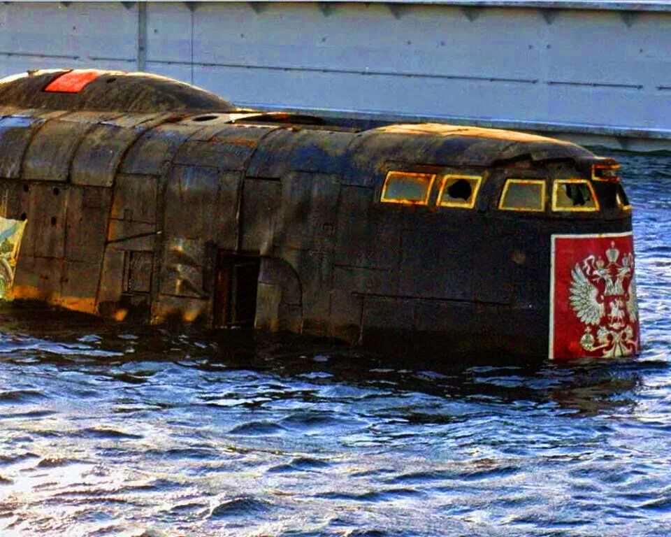 Kursk sp. Подводная лодка к-141 «Курск». Курск 141 атомная подводная лодка. Затонувшая подводная лодка Курск. К-141 «Курск».