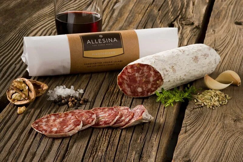 Мясо колбасы. Крафтовая колбаса. Крафтовая колбаса. Крафтовые колбасы. Набор колбас.