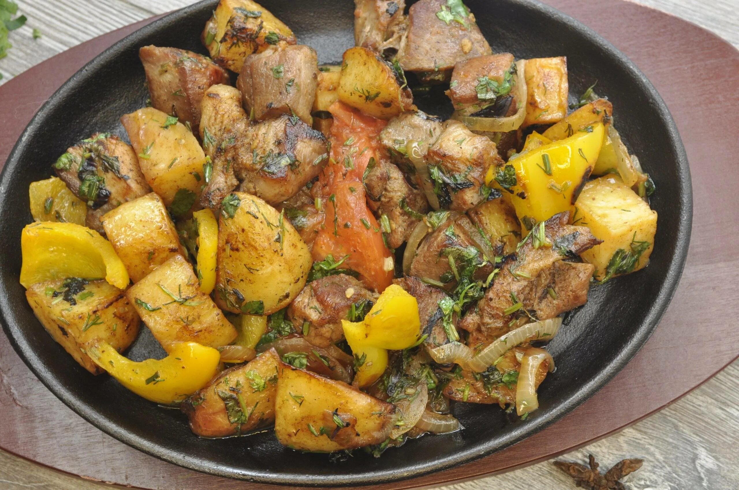 Готовим картошку со свининой